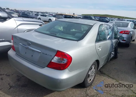 2002 Toyota Camry Le z USA, uszkodzony, nr VIN 4T1BF30K52U522186